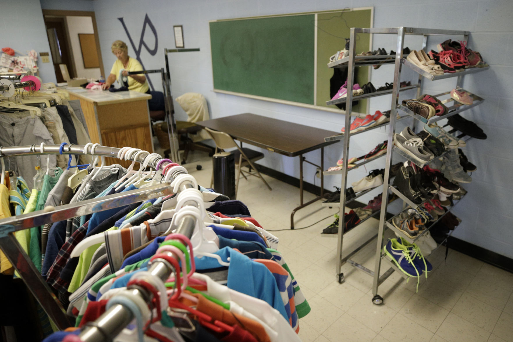 ChildrensClothingRoom063-80419.JPG